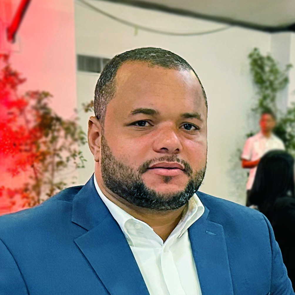Retrato de Rhandi Casanova, gerente financiero de UDOMIPYME